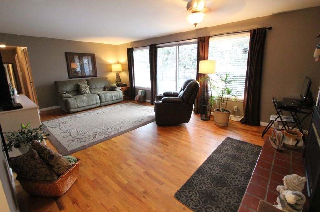 2646 Yellowstone Ave - Photo 5 of 29