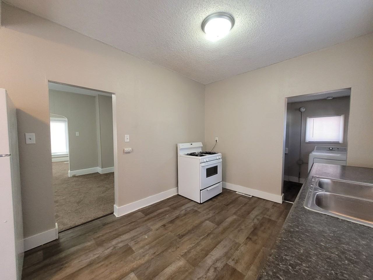 854 Buchanan St - Photo 5 of 22