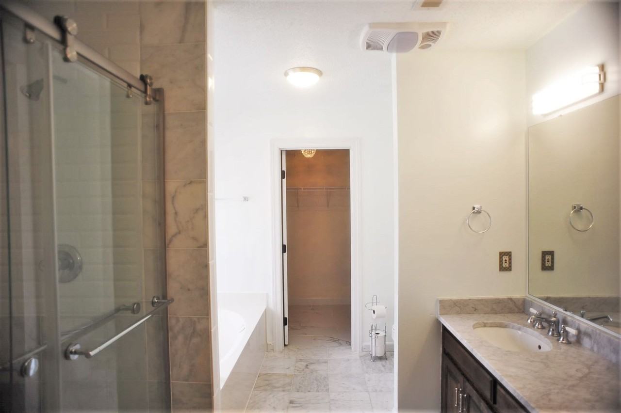 139 Timberlake Dr - Photo 3 of 43