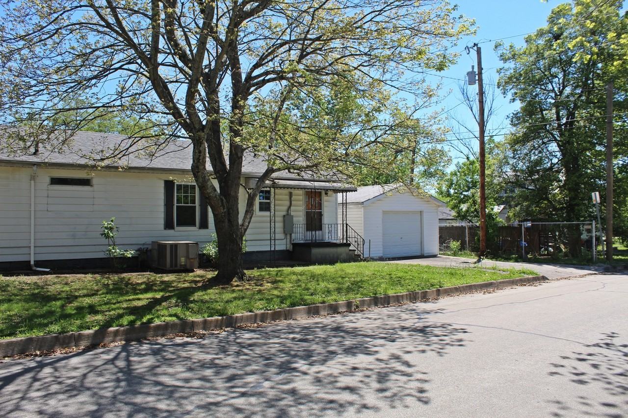 1379 Dalton St - Photo 4 of 22