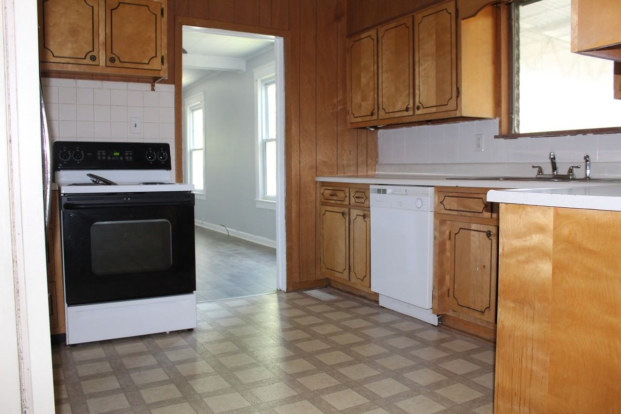 1379 Dalton St - Photo 7 of 22