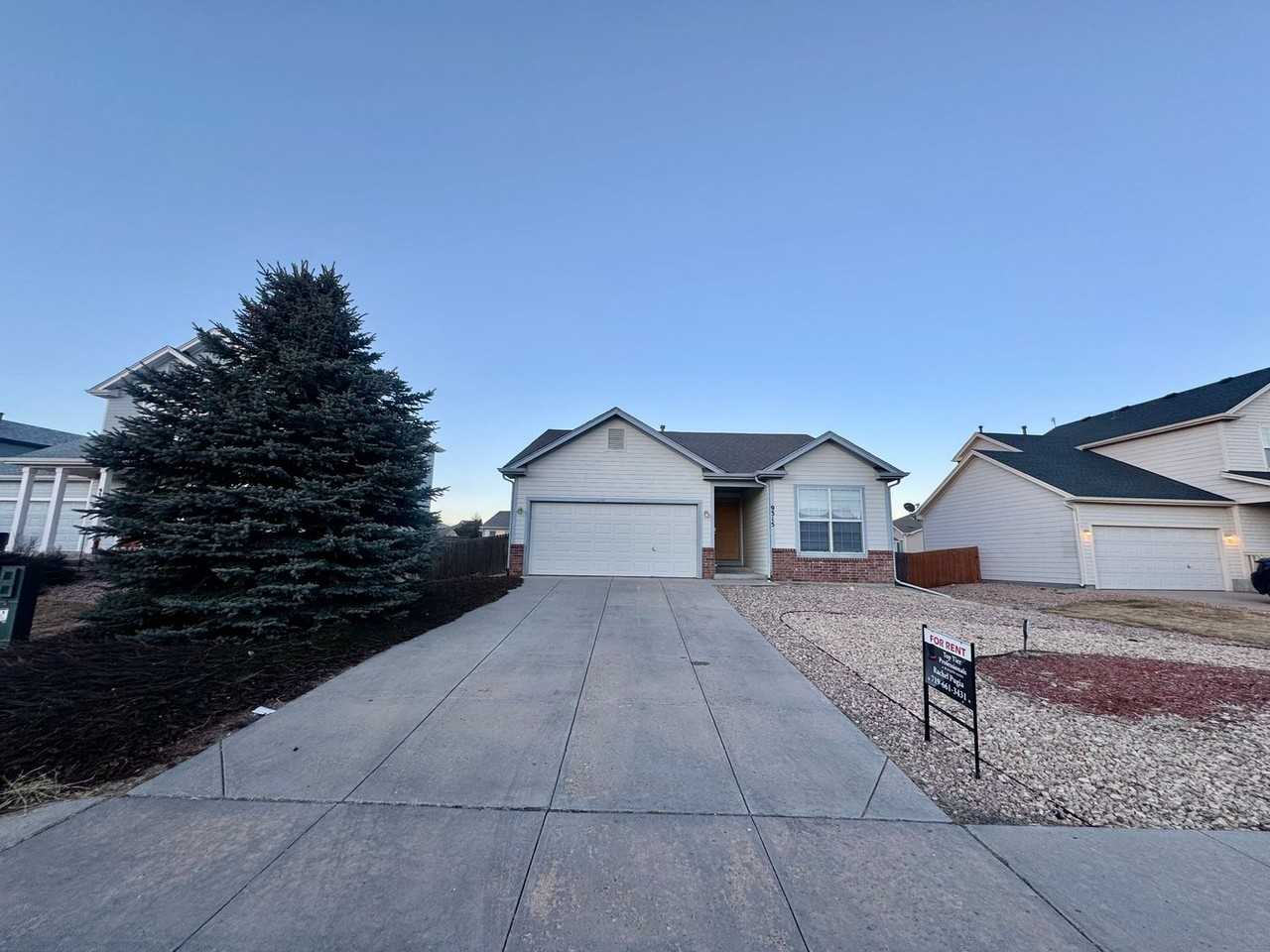 9315 Bethpage Rd - Photo 2 of 38