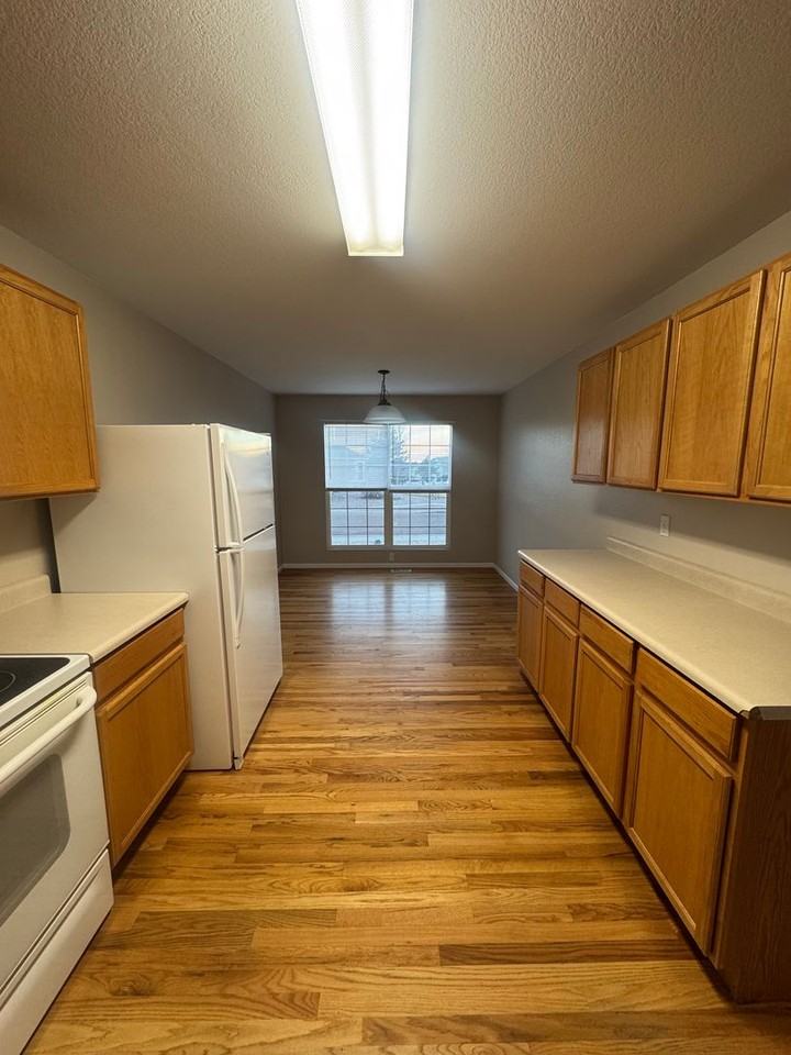 9315 Bethpage Rd - Photo 5 of 38