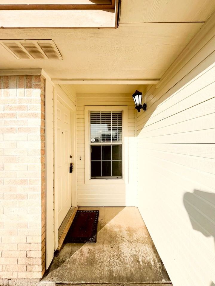 2503 Westwood Dr - Photo 2 of 39