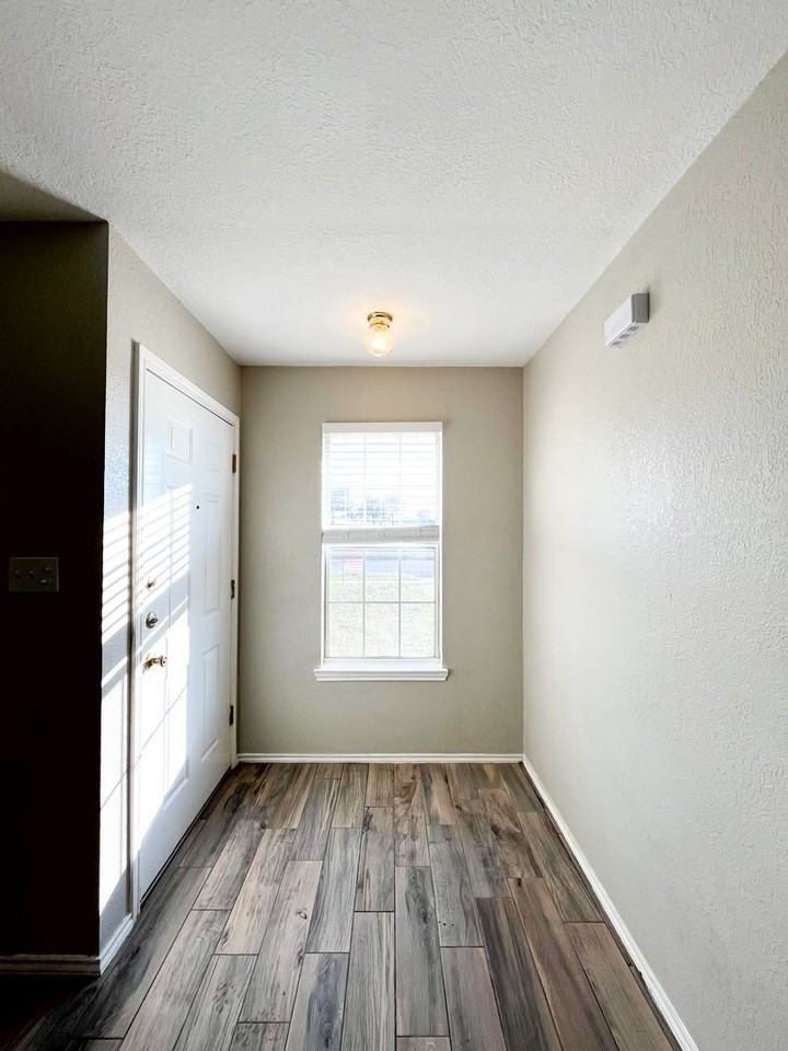 2503 Westwood Dr - Photo 3 of 39