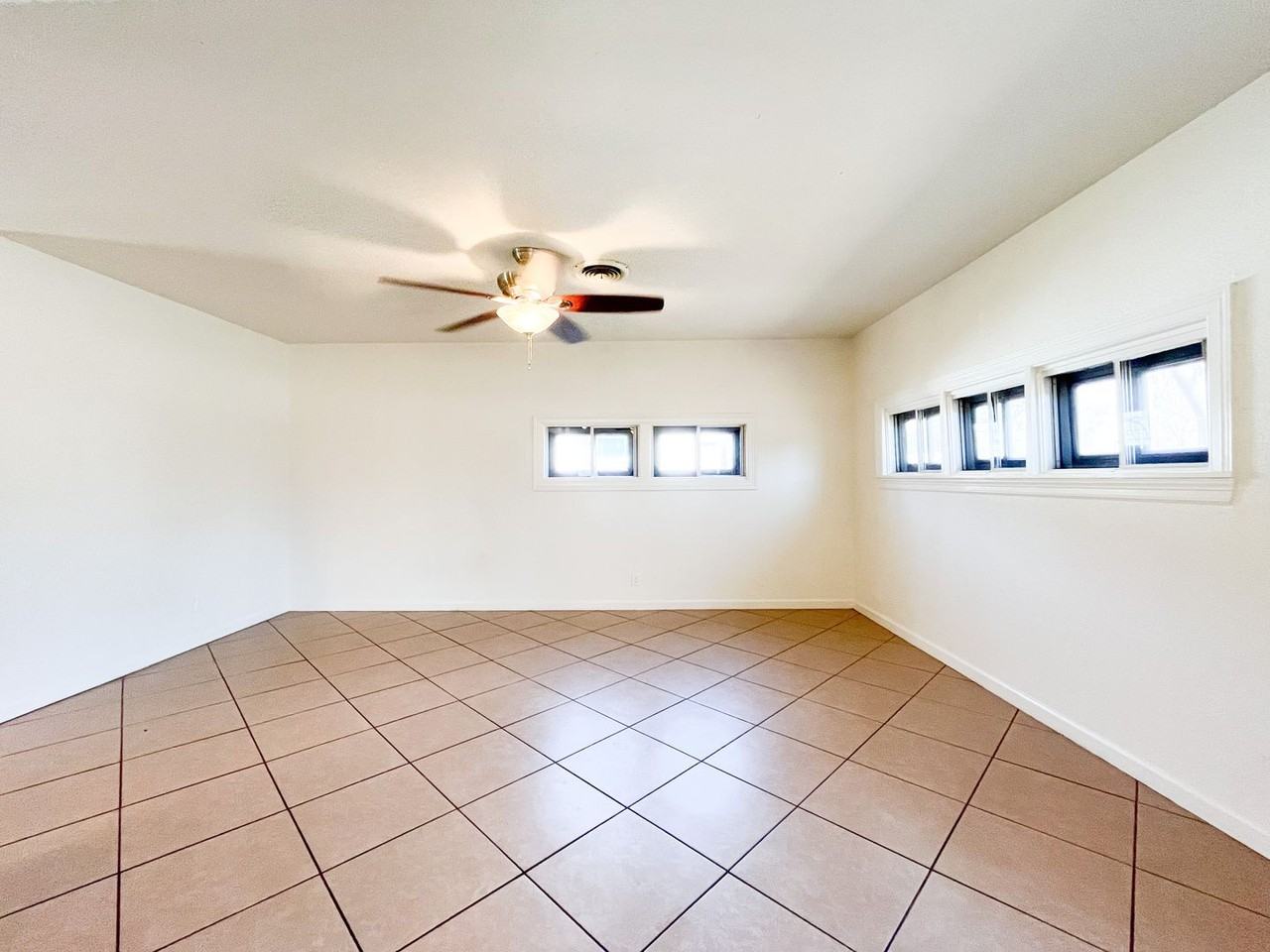 516 Valley Rd - Photo 7 of 36