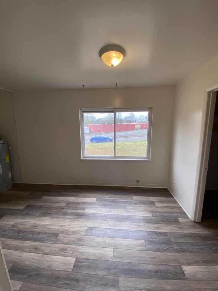 316 Deerfield Dr - Photo 5 of 28