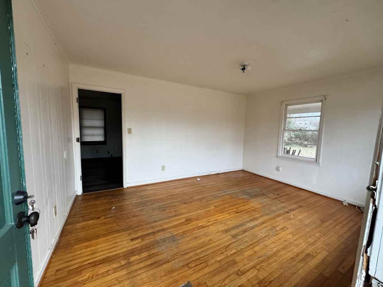 1223 Masonic Dr - Photo 3 of 32