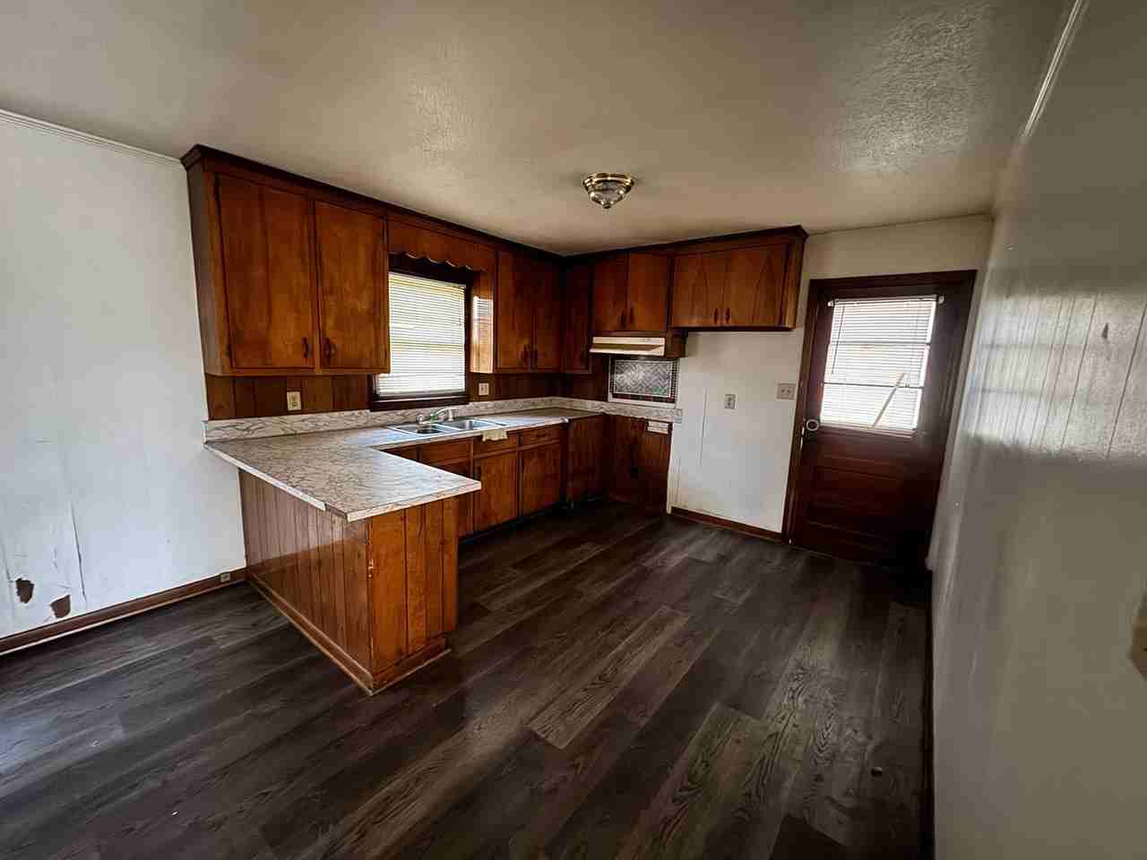 1223 Masonic Dr - Photo 7 of 32