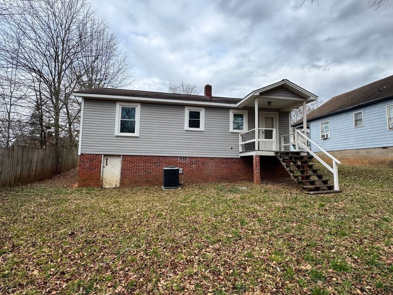 223 Lee St - Photo 2 of 20