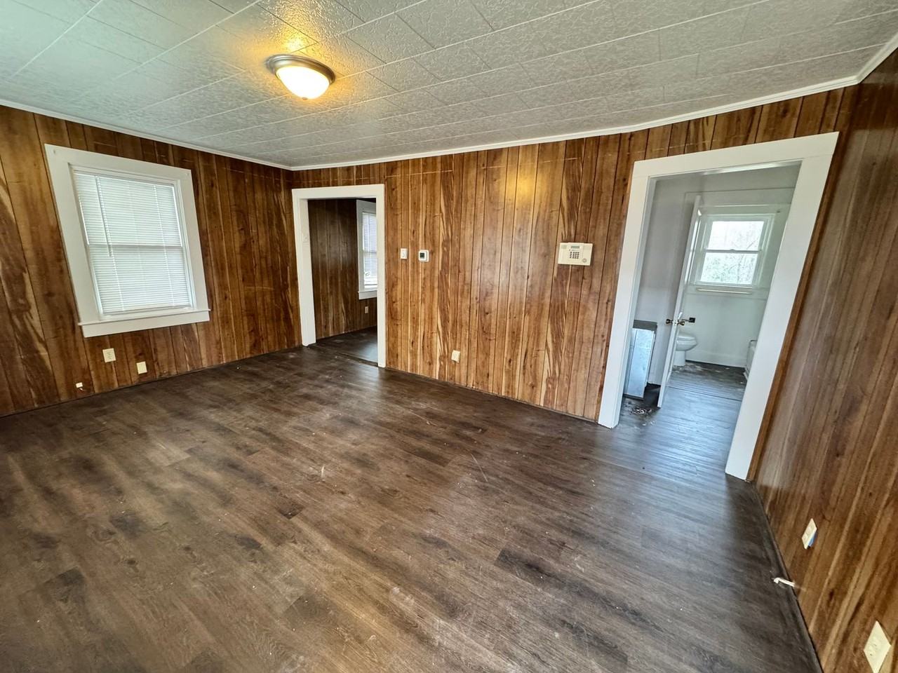 223 Lee St - Photo 3 of 20