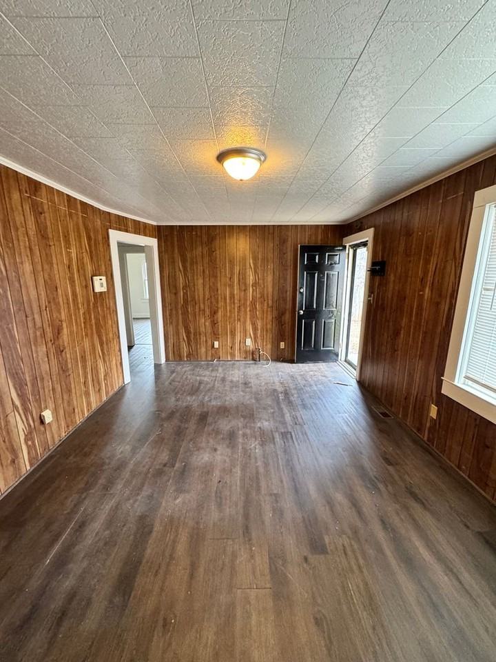 223 Lee St - Photo 5 of 20