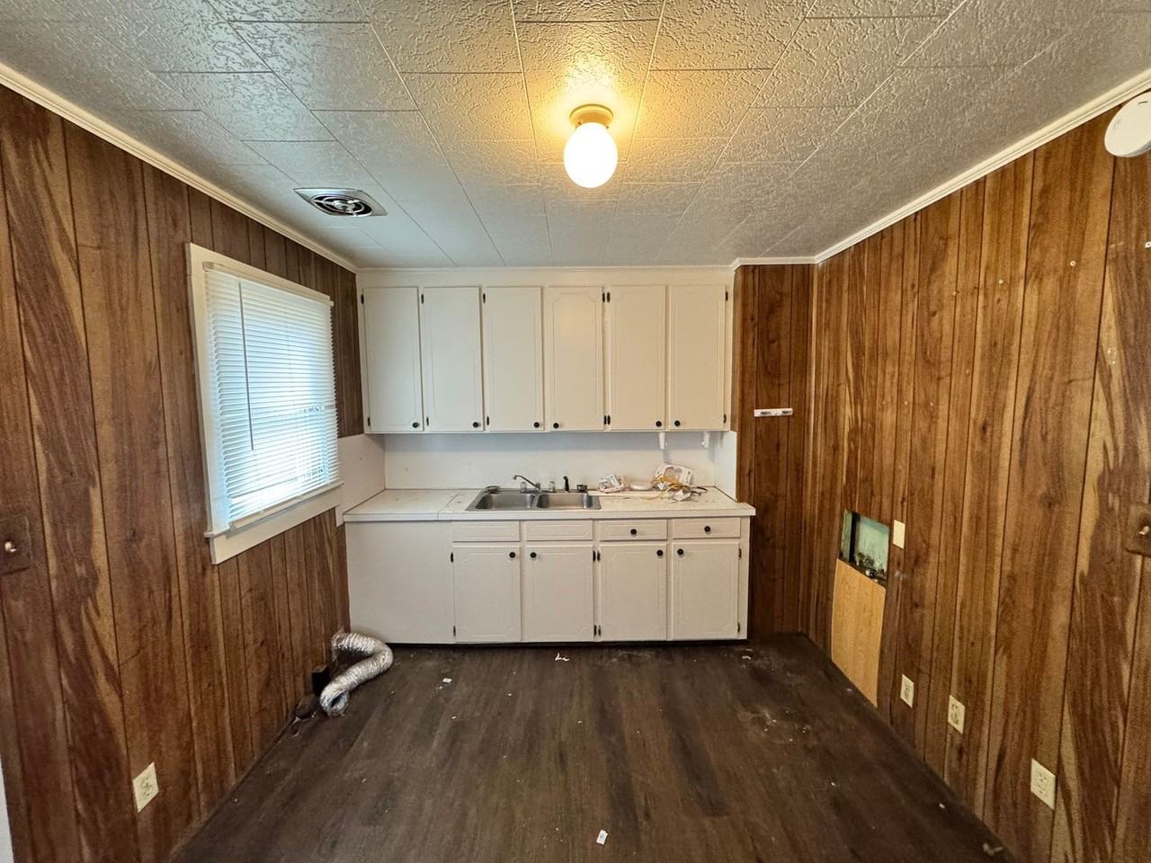 223 Lee St - Photo 7 of 20