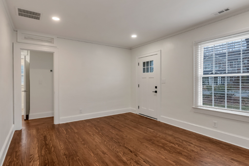 624 Stokeswood Ave Se #A - Photo 5 of 16