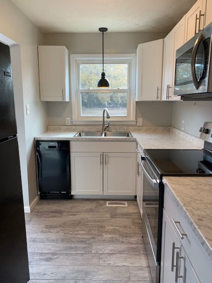 13147 Lee Ave - Photo 2 of 22