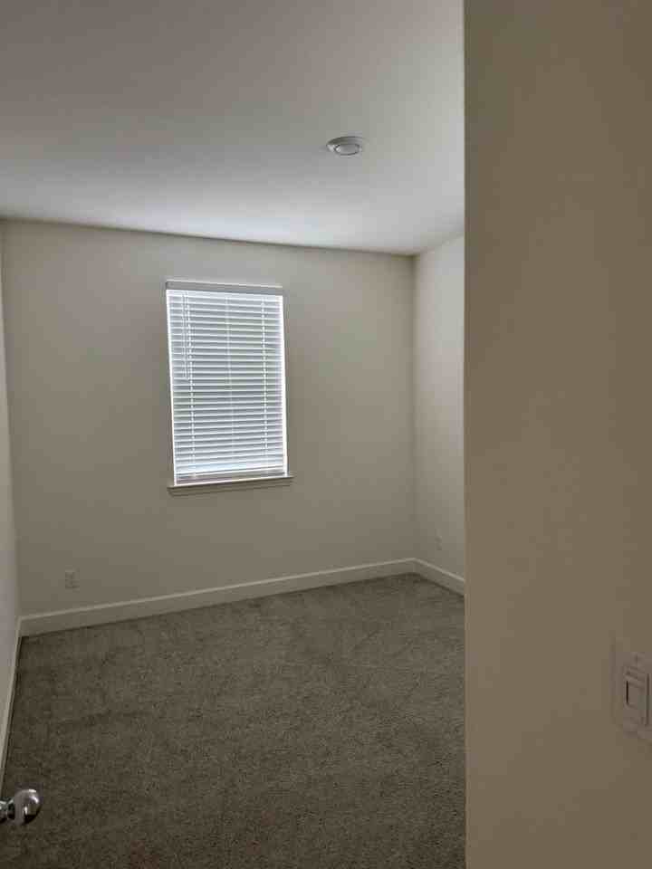 920 Puma St - Photo 7 of 11