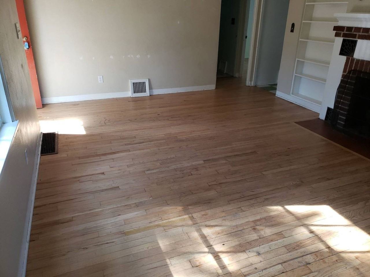 1005 Ne D St - Photo 4 of 28