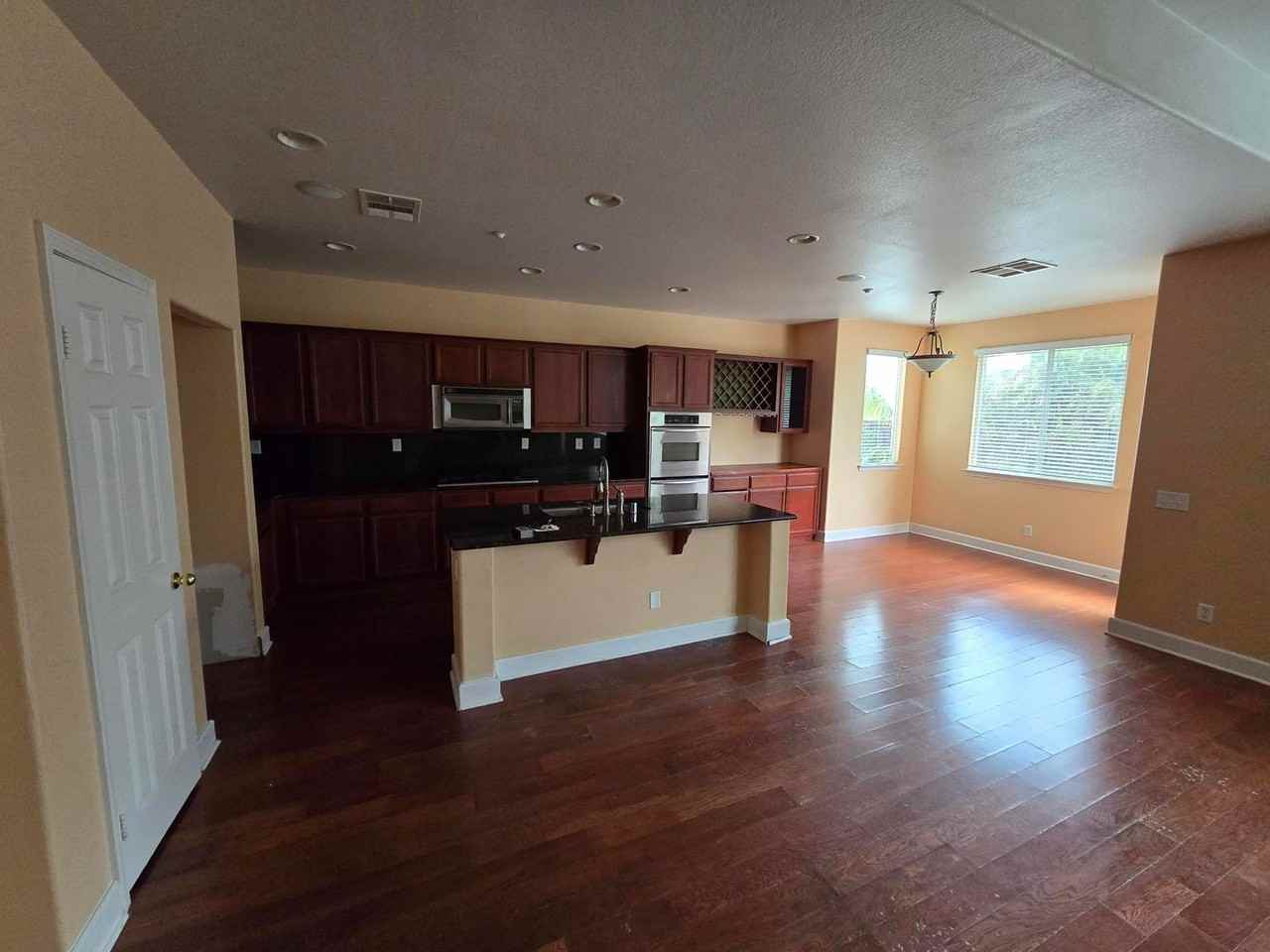 7414 Tioga Ln - Photo 3 of 12