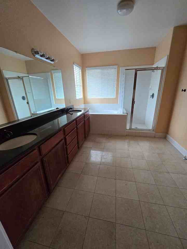 7414 Tioga Ln - Photo 6 of 12