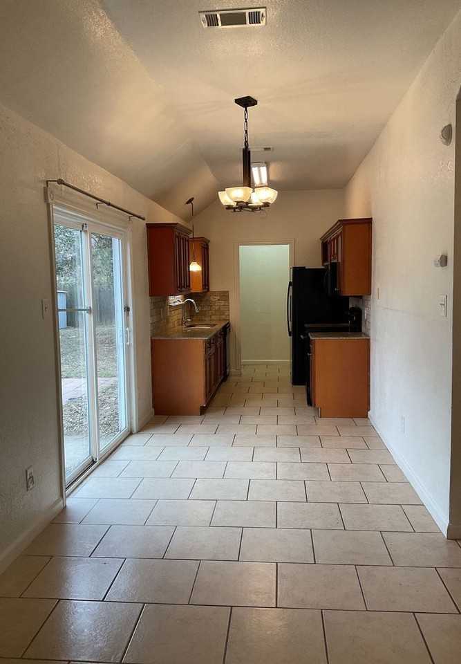 2017 Dickens Dr - Photo 4 of 21