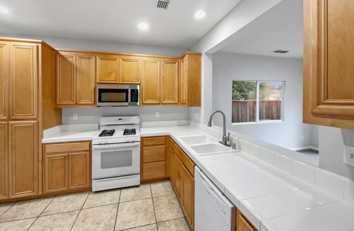 4451 Meadow Valley Circle - Photo 7 of 18