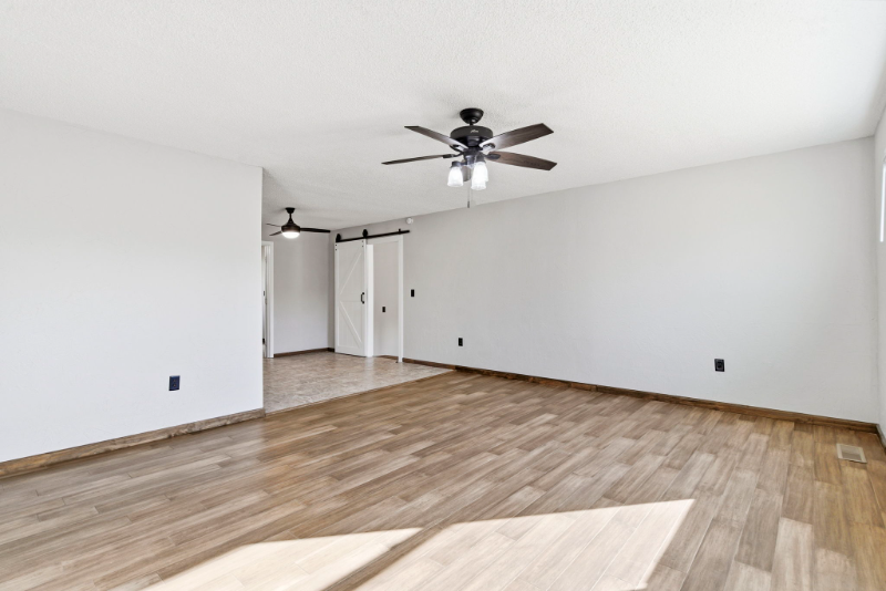 405 Lake Dr - Photo 3 of 20