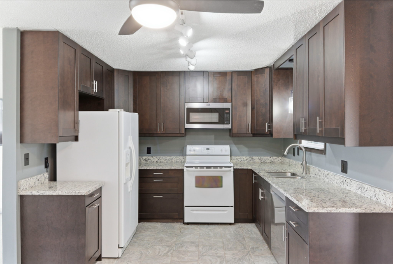 405 Lake Dr - Photo 6 of 20