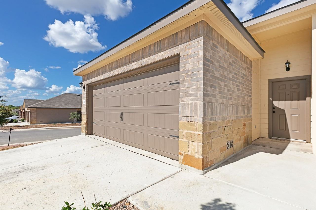 303 Eugene Pass - Photo 2 of 38