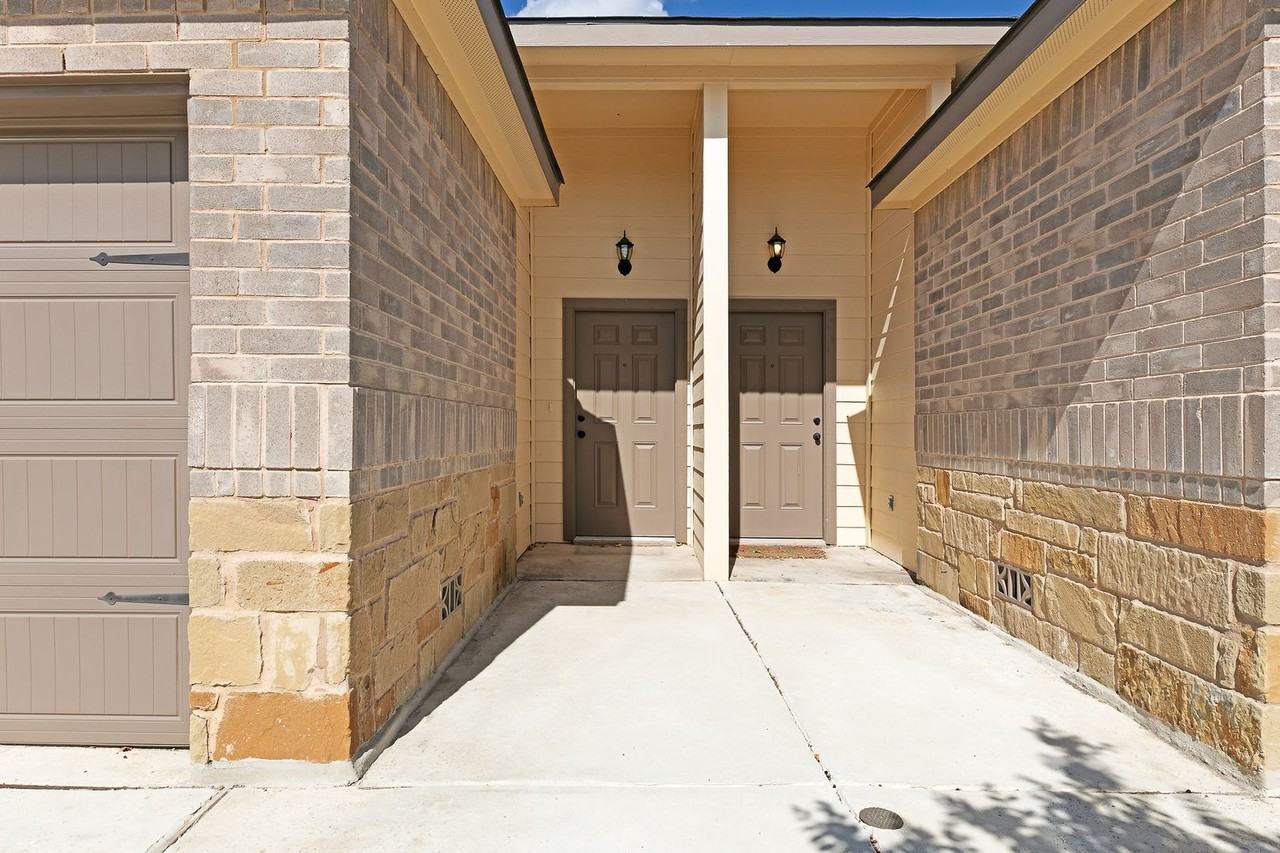 303 Eugene Pass - Photo 3 of 38