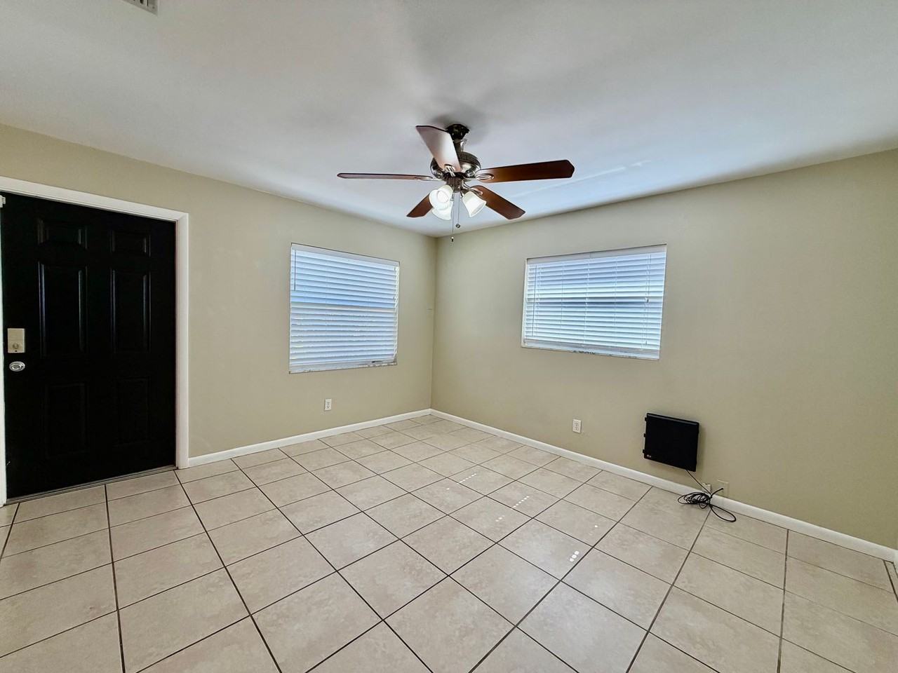 6813 S Cortez St - Photo 3 of 13