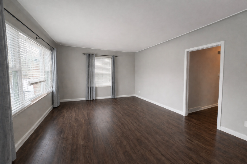 5306 E 10th St - Photo 4 of 13