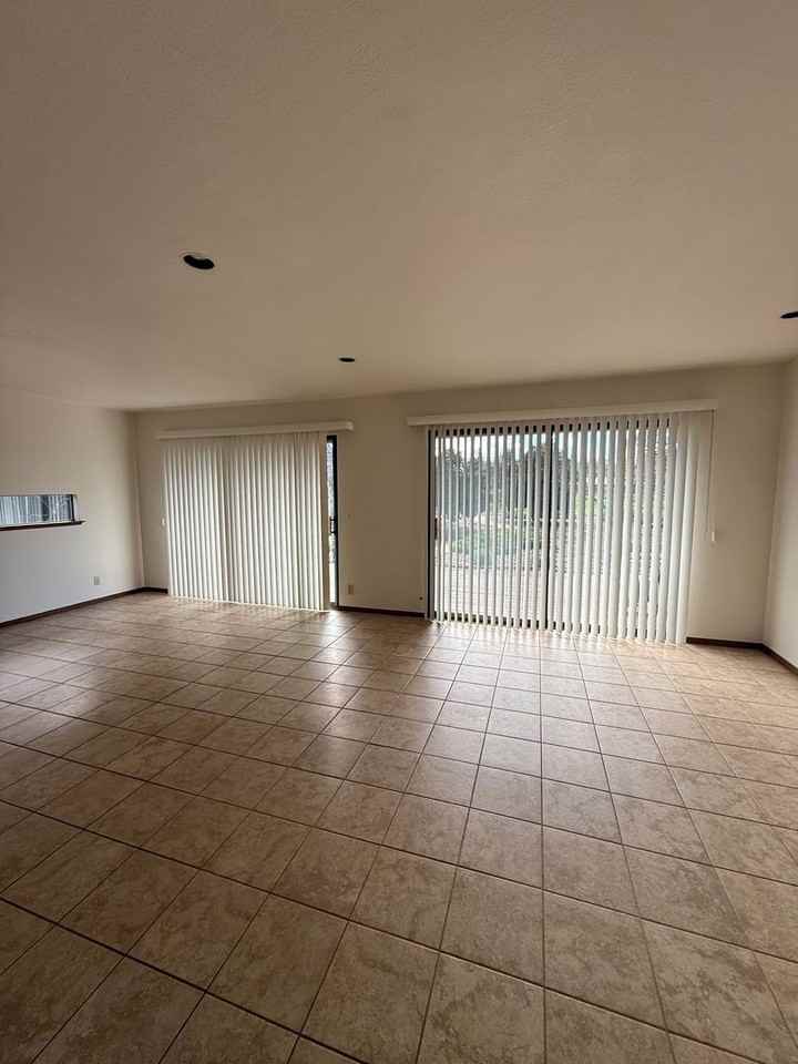 2514 Overhill Ln - Photo 2 of 17