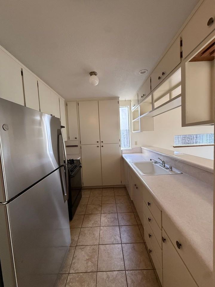 2514 Overhill Ln - Photo 5 of 17