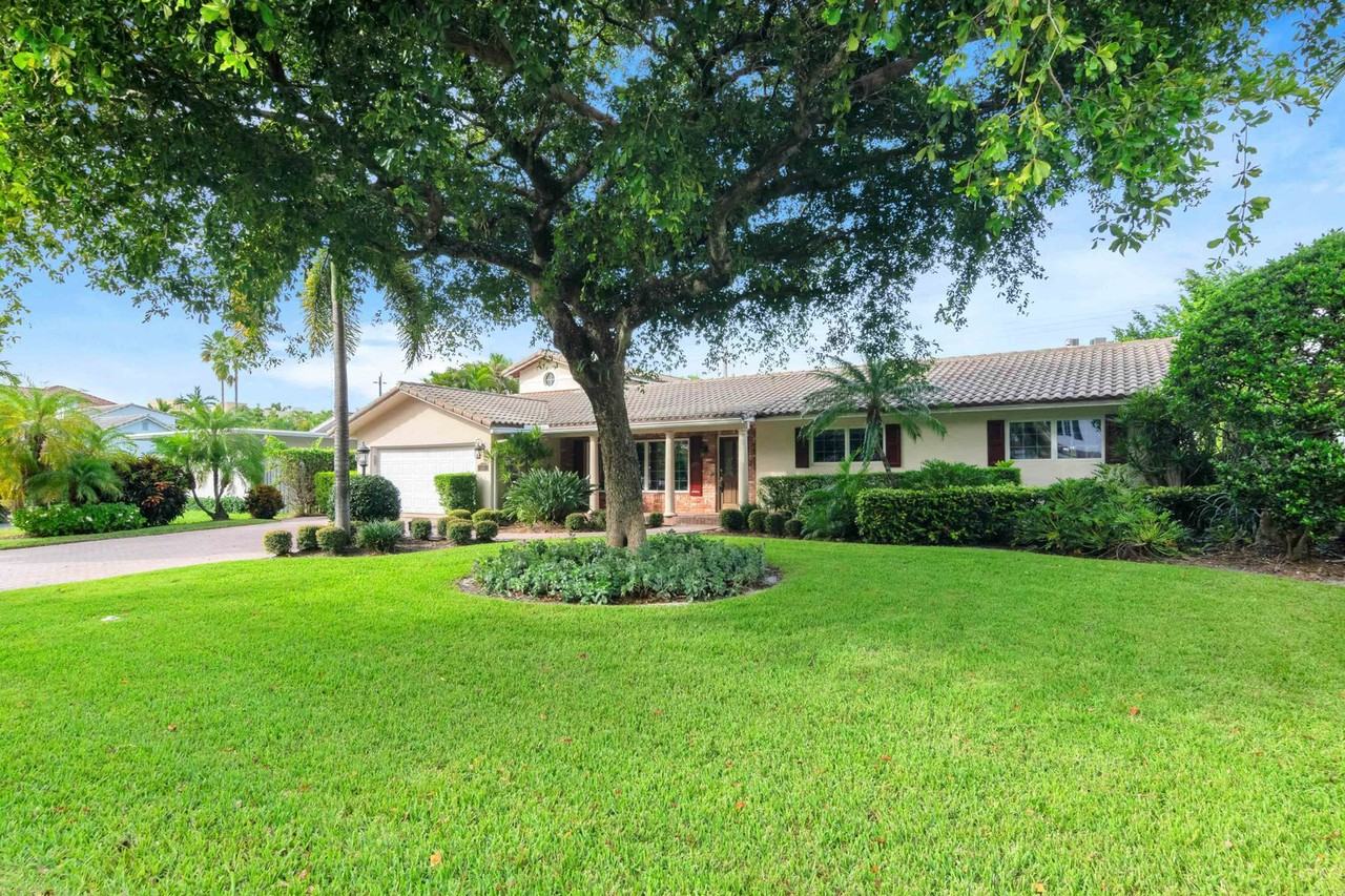 2349 Ne 8th St - Photo 2 of 25