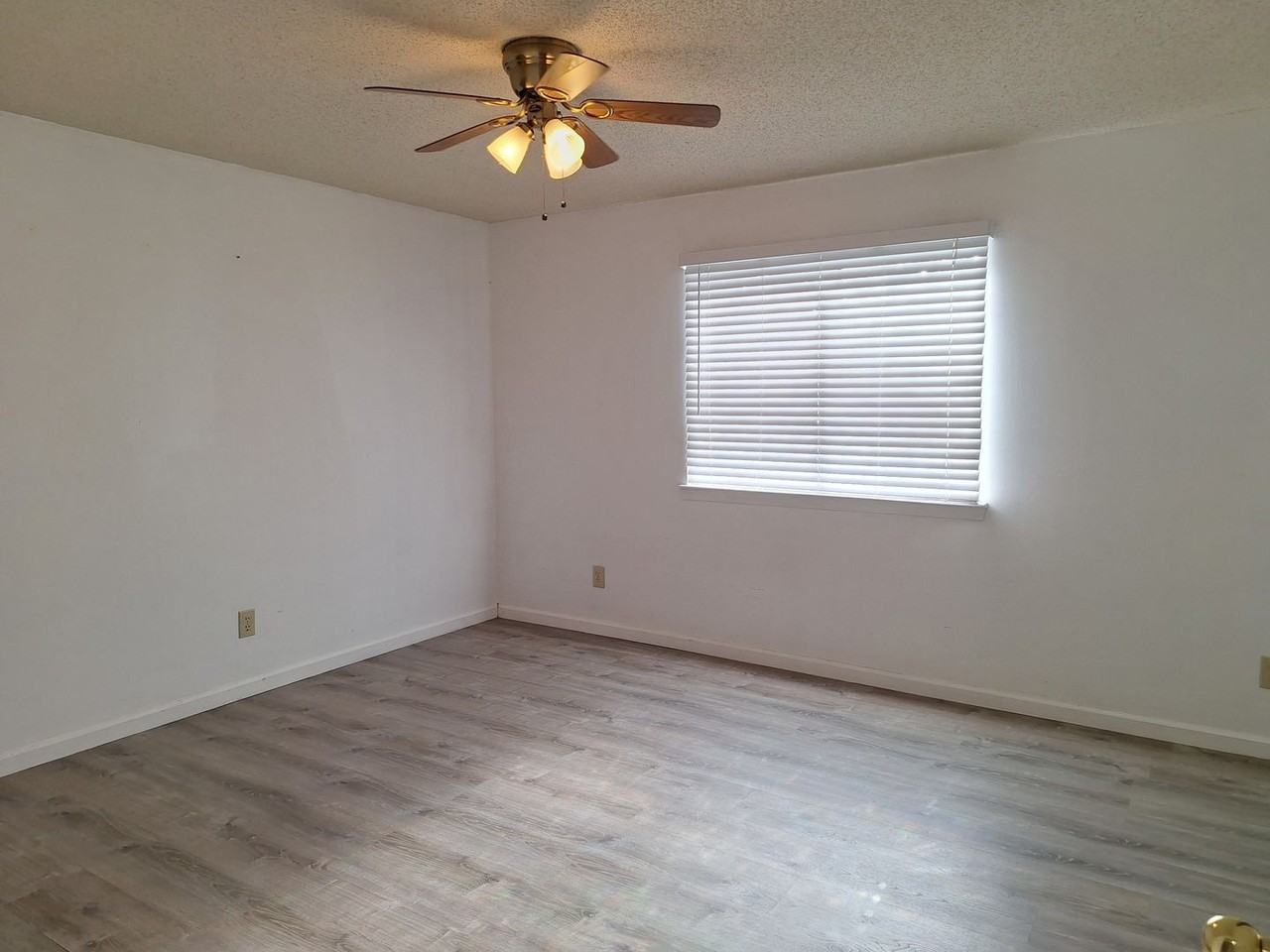 12851 Daybreak Cir - Photo 7 of 14