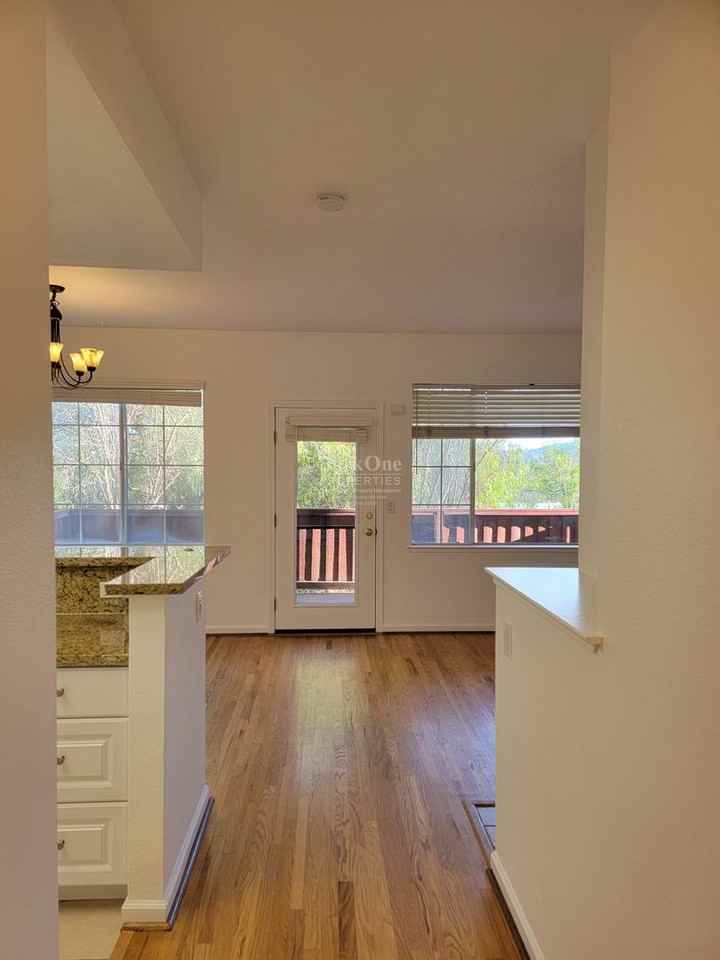 312 Skyline Dr - Photo 3 of 22