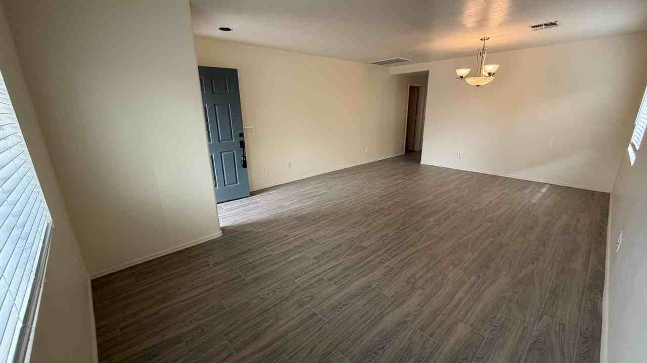 10577 N 115th Dr - Photo 4 of 48