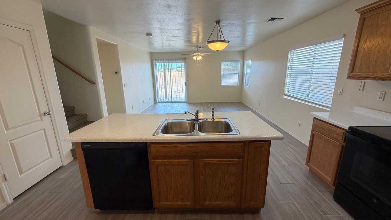 10577 N 115th Dr - Photo 7 of 48