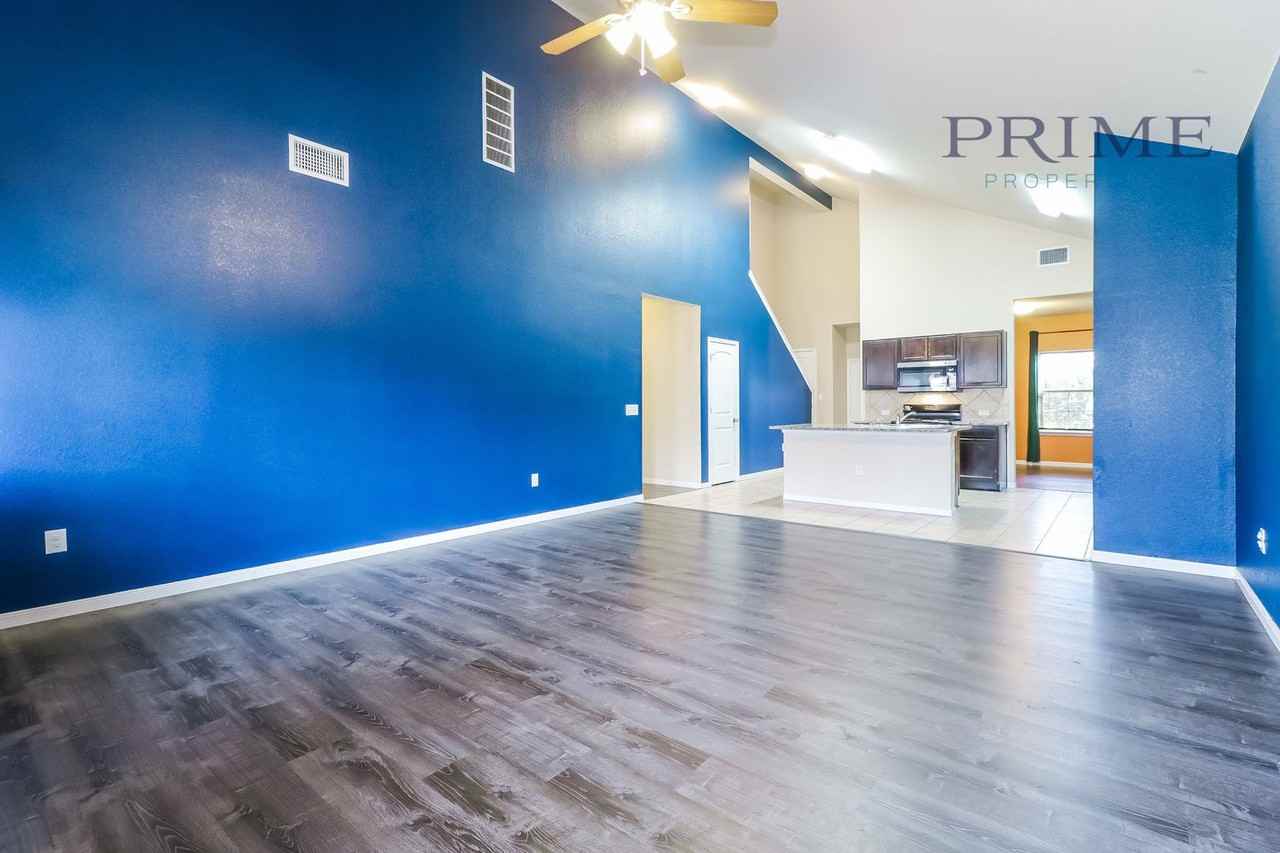 909 Woodduck Trl - Photo 5 of 17