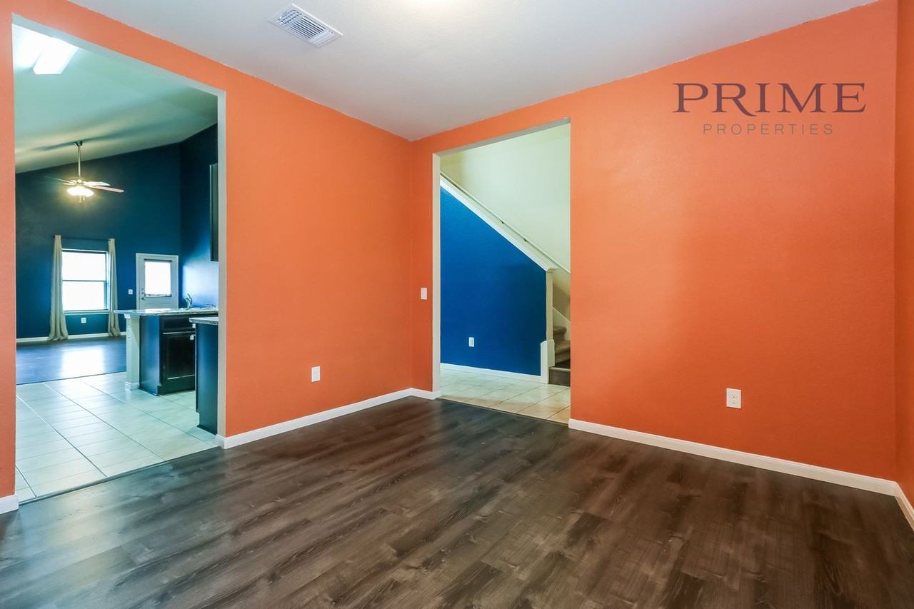 909 Woodduck Trl - Photo 6 of 17