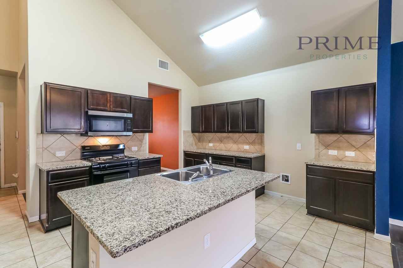 909 Woodduck Trl - Photo 7 of 17