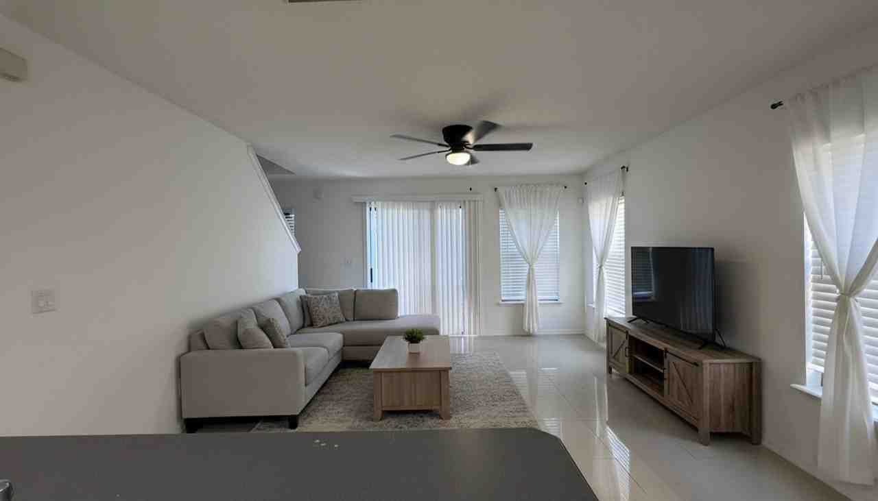 10672 Academy Park Dr - Photo 5 of 15