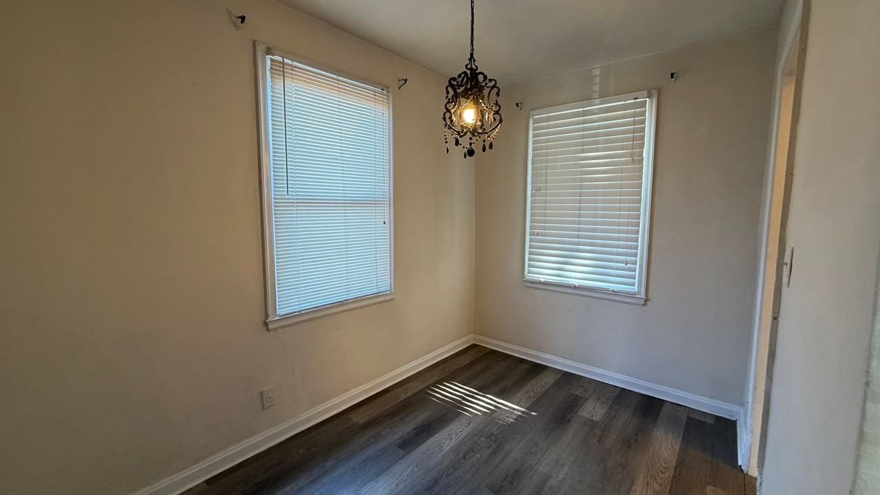 1162 W 13th St - Photo 4 of 13