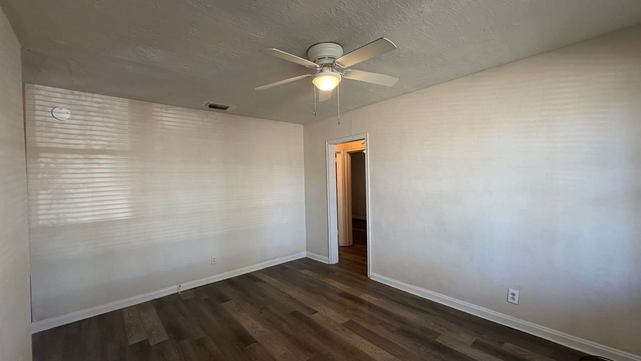 1162 W 13th St - Photo 7 of 13