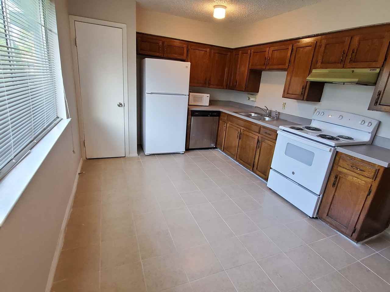 3118 Leanne St - Photo 5 of 17