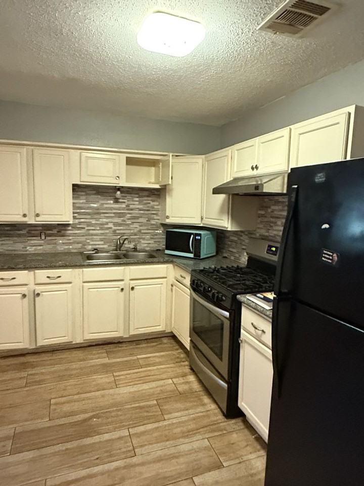 5115 Balkin St - Photo 4 of 14