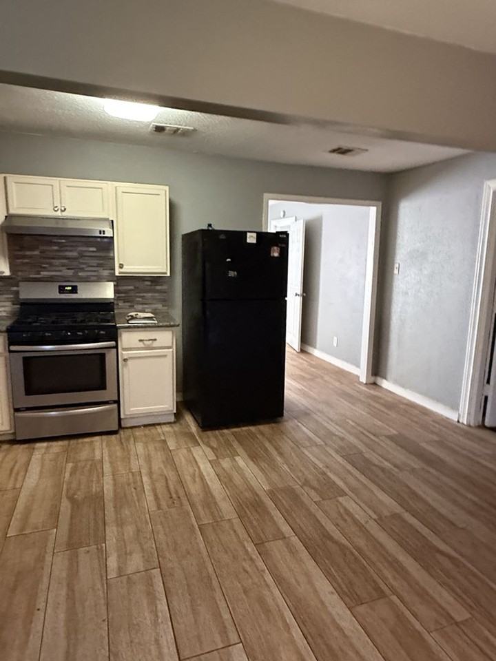 5115 Balkin St - Photo 5 of 14