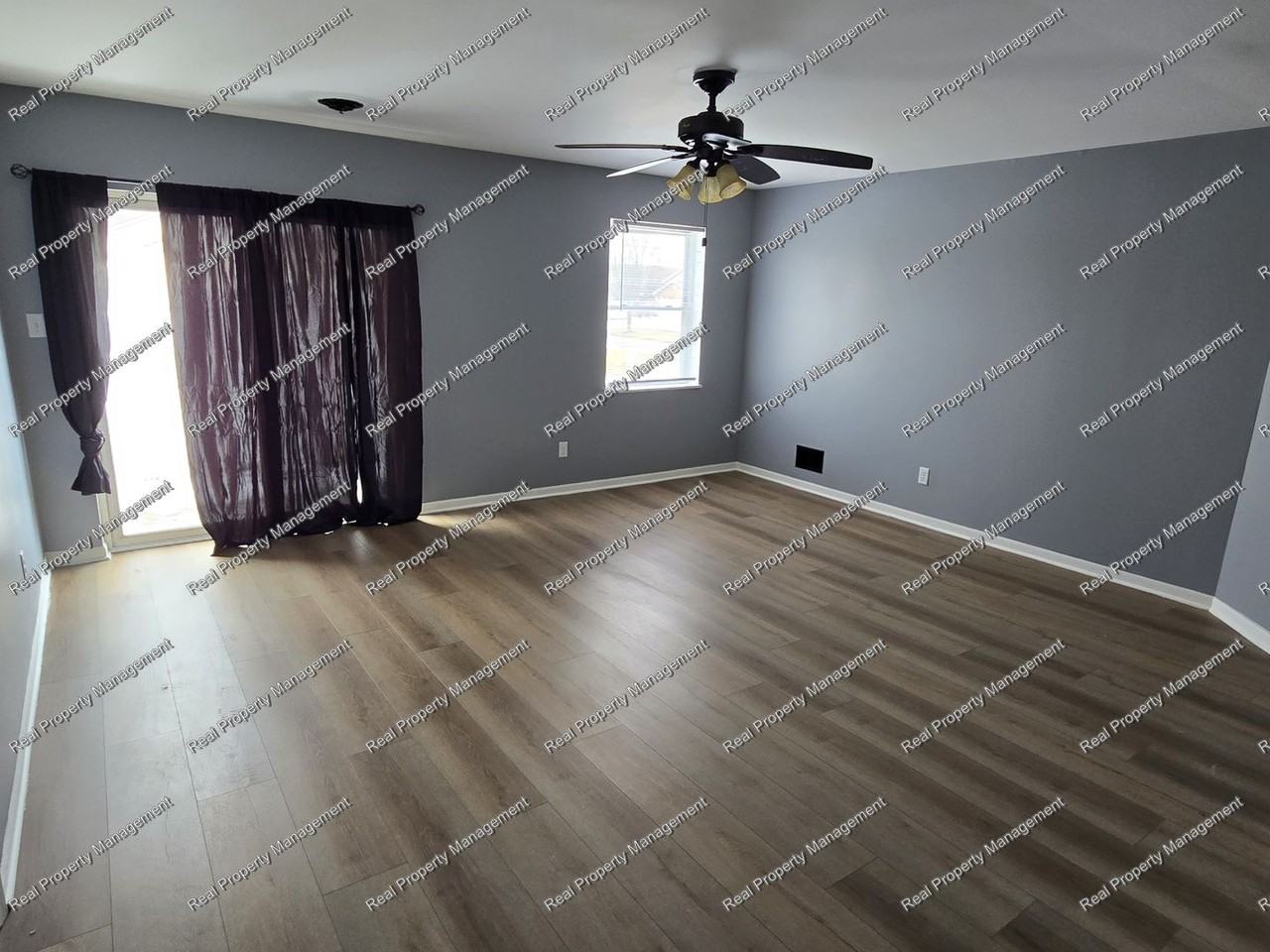 10702 Pike St - Photo 3 of 13