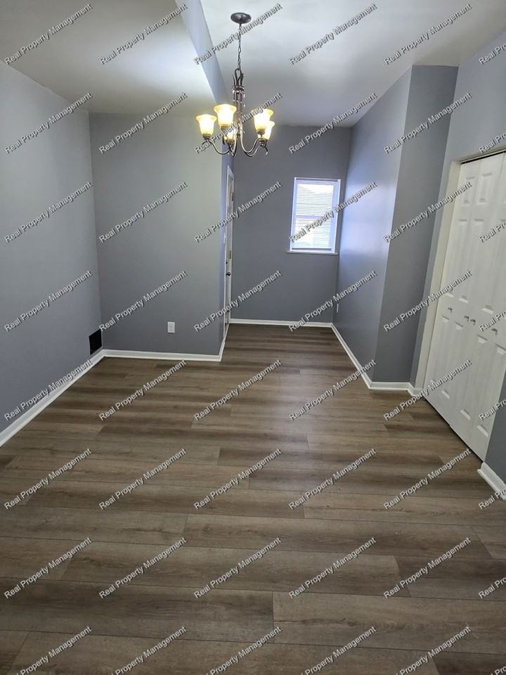 10702 Pike St - Photo 6 of 13