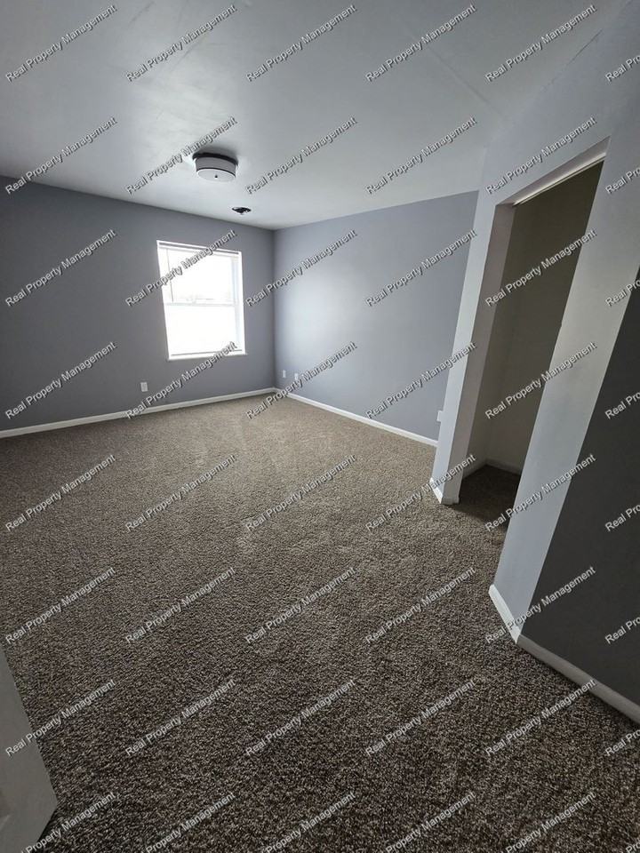 10702 Pike St - Photo 7 of 13